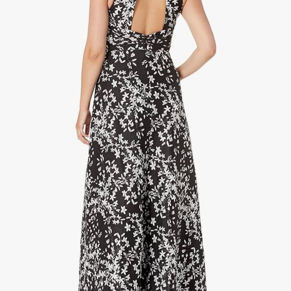 Monique Lhuillier Gown - Picture 3 of 7